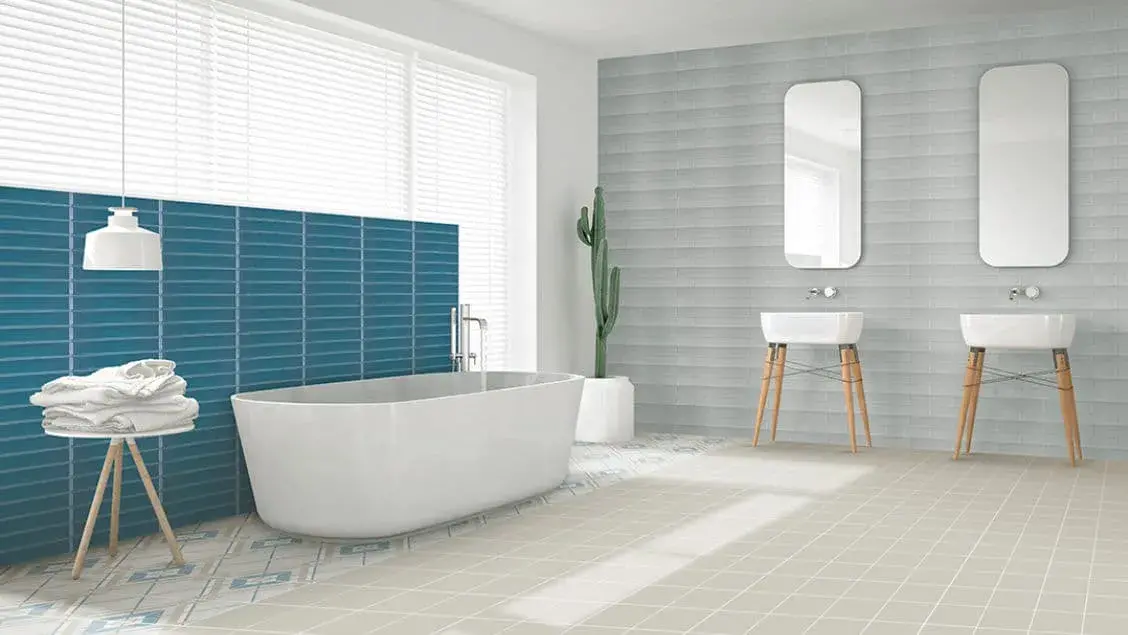 Baños combinación azulejos tono pastel con blanco